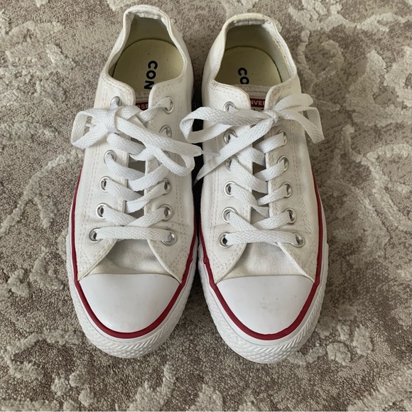 Converse Women's Low Top White Classic Sneakers Size 7 - Picture 1 of 9